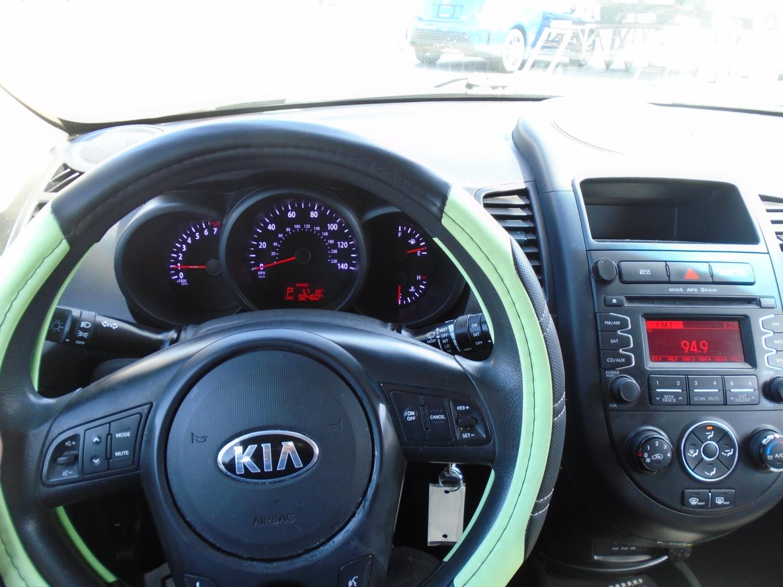 2013 Kia Soul Base (KNDJT2A55D7) with an 1.6L L4 DOHC 16V engine, 5-Speed Manual transmission, located at 6112 N Florida Avenue, Tampa, FL, 33604, (888) 521-5131, 27.954929, -82.459534 - Photo #10